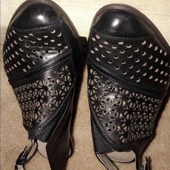 Women’s French-style Cutout Heels - Picture 2 of 5